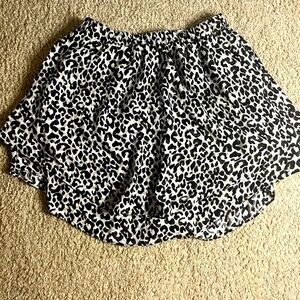 Banana Republic leopard skirt - size small.